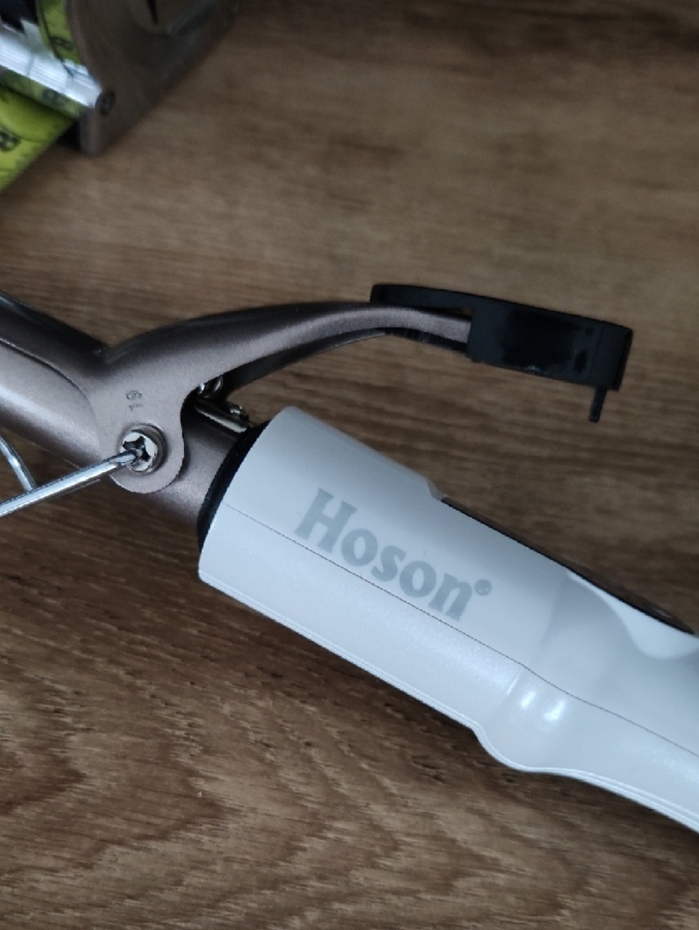 Hoson White and Rose Gold Hair Curling Iron with Digital Temp 3/4 Inch Barrell - Picture 3 of 5
